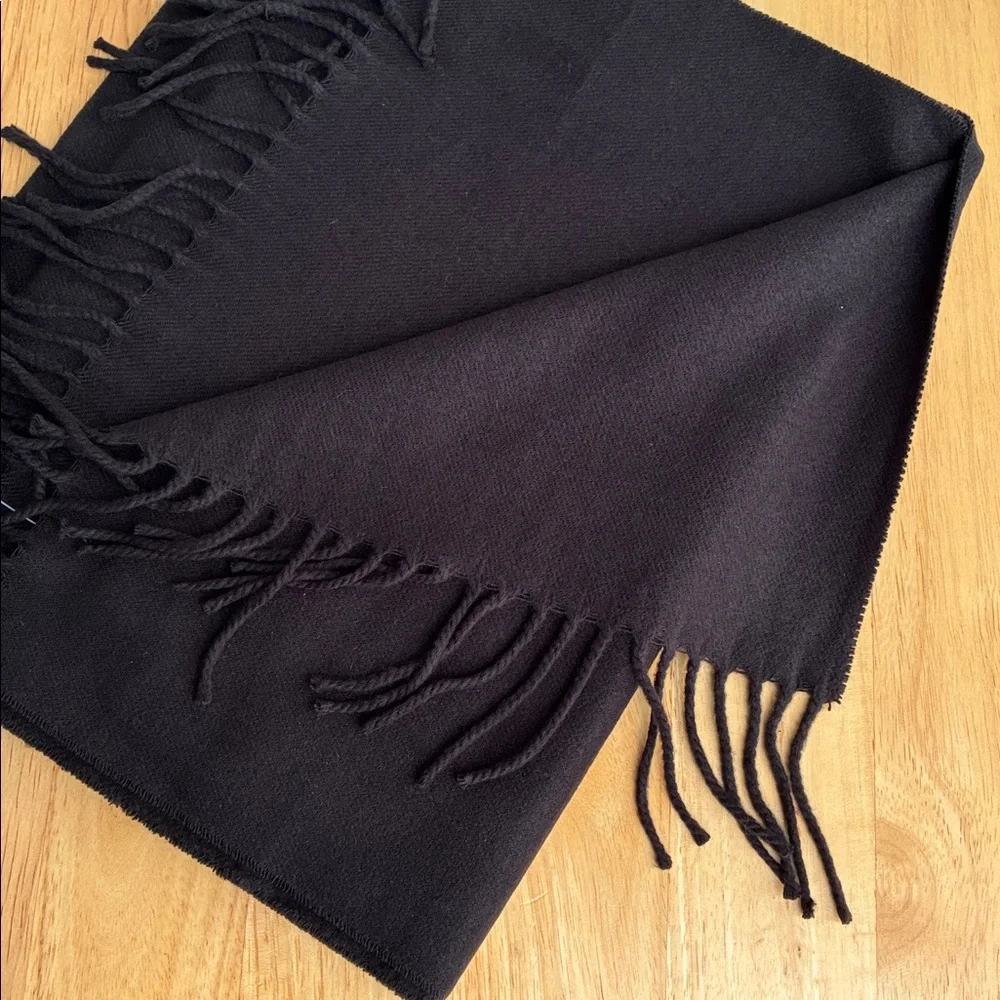 Stuart of Scotland men’s scarf black, fringed